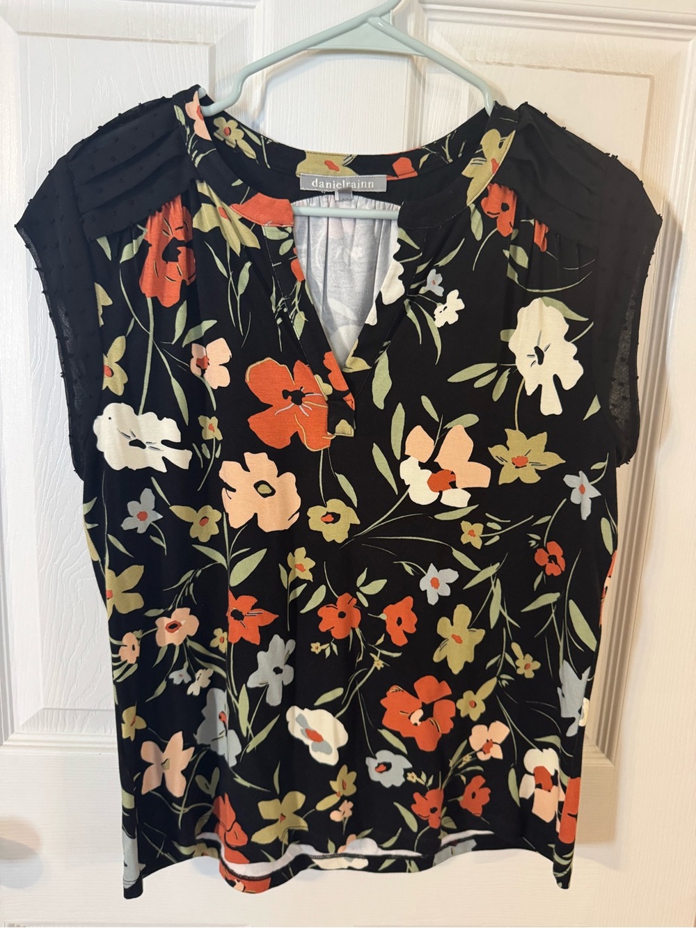 Daniel Rainn Black Floral Cap-Sleeve V-Neck Camisole